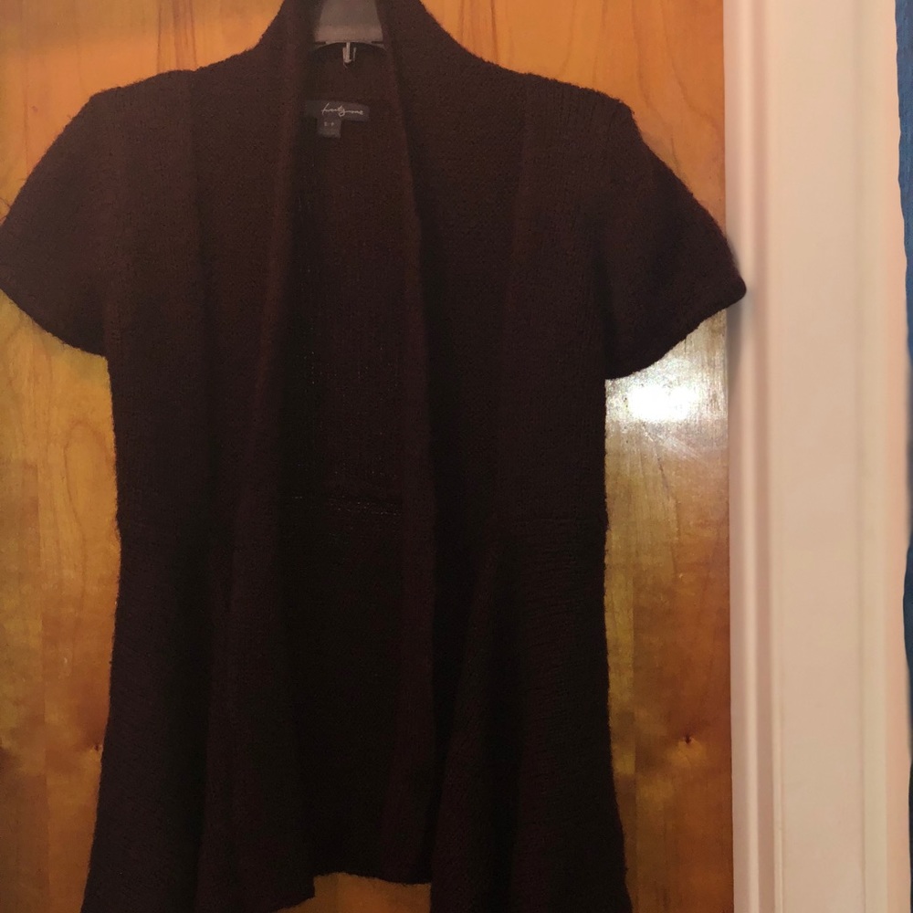 Plum short sleeved sweater.
